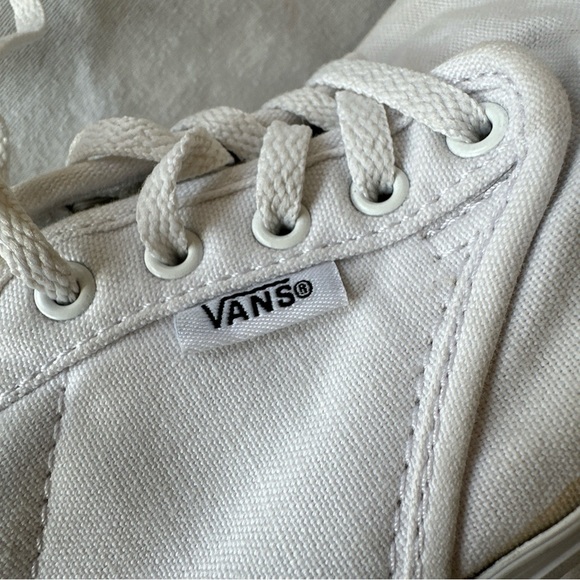 Vans Women’s 6.5 Low Top All White Sneakers Old Skool - Picture 12 of 13